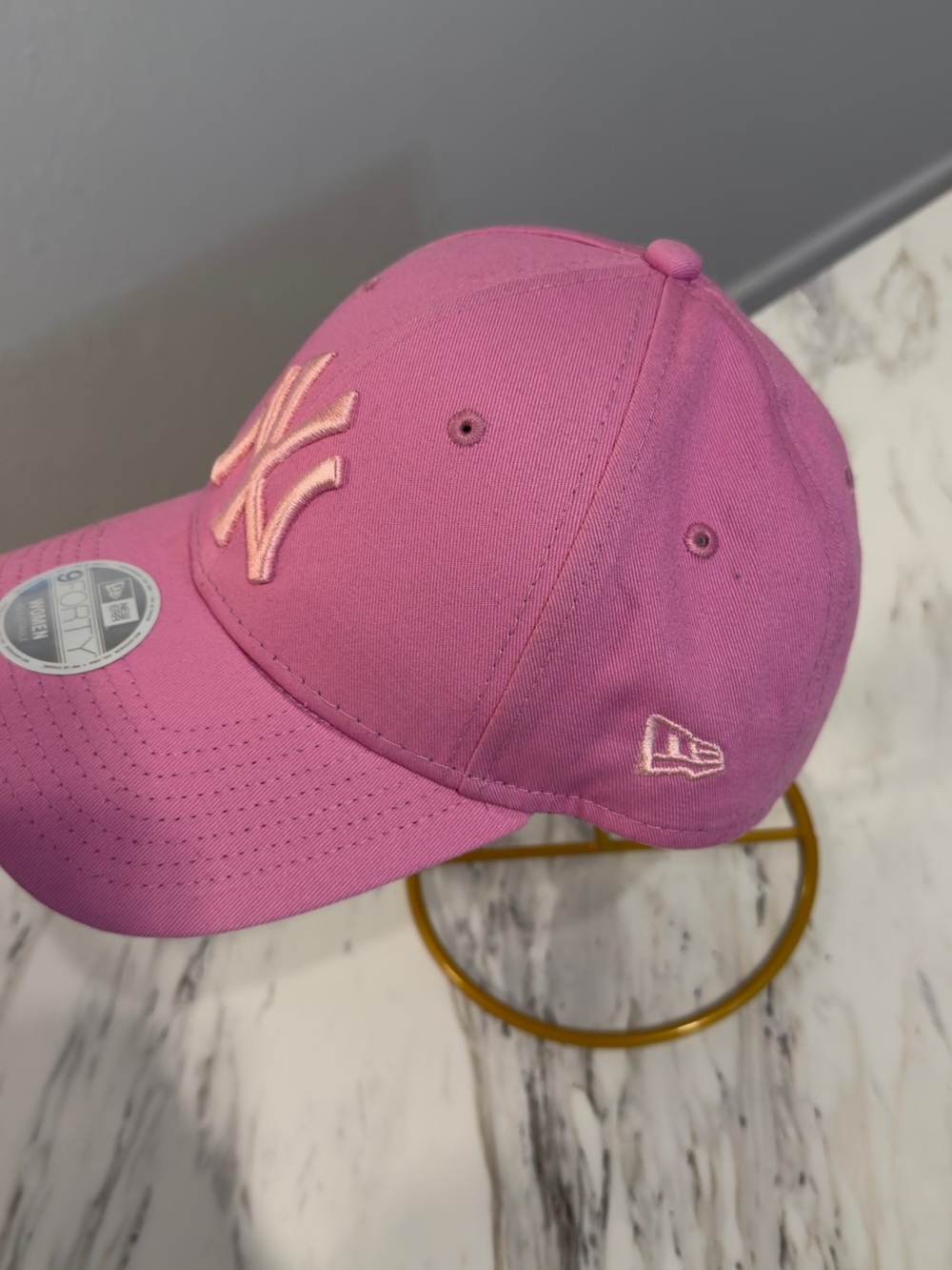 New Era Women's Pink NY Logo Baseball Cap - Picture 5 of 7